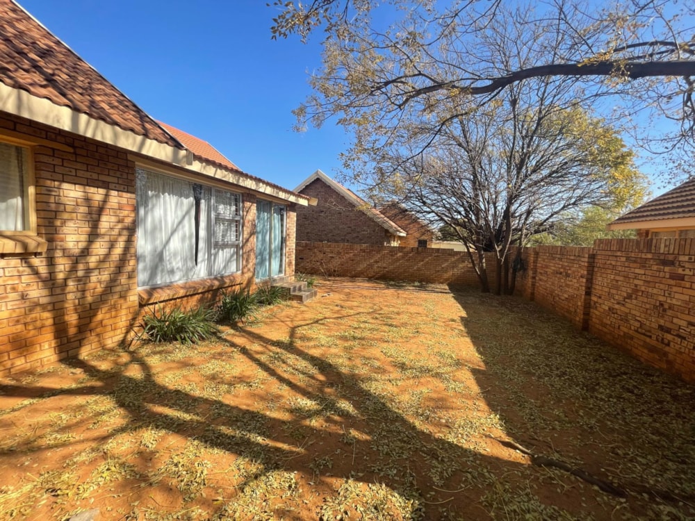 Townhouse for sale in Langenhovenpark - 1BX1663911 Townhouse for sale in Langenhovenpark - 1BX1663911