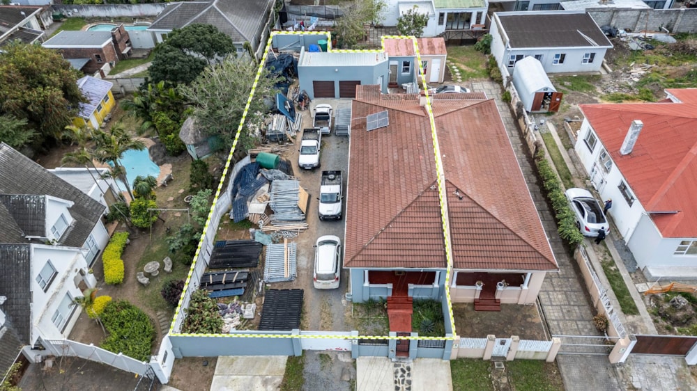 Semi-detached house for sale in Berea, East London - 1ET1668647 Semi-detached house for sale in Berea, East London - 1ET1668647