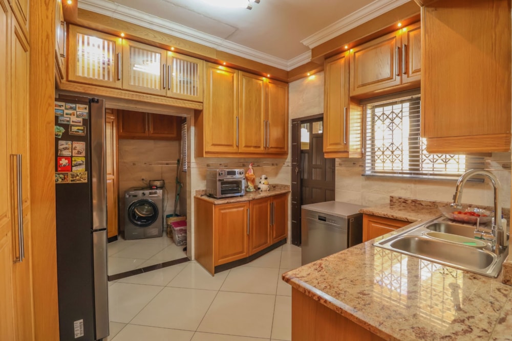 House for sale in Athlone Park - 1WB1679160 House for sale in Athlone Park - 1WB1679160