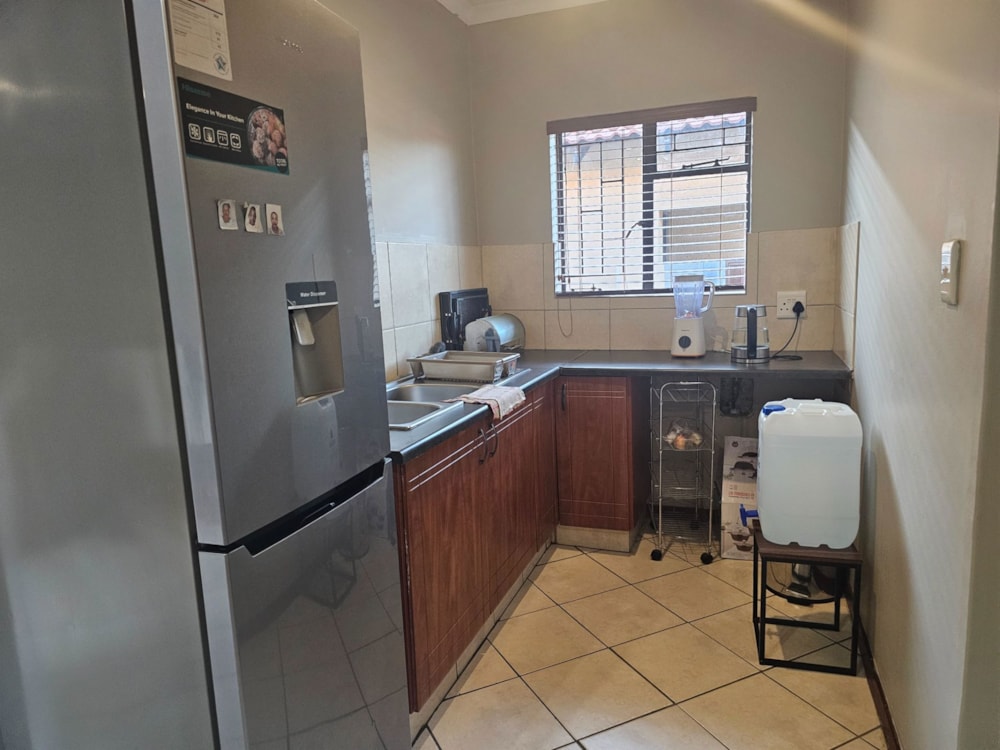 Townhouse for sale in Bendor Park - 1PS1701668 Townhouse for sale in Bendor Park - 1PS1701668