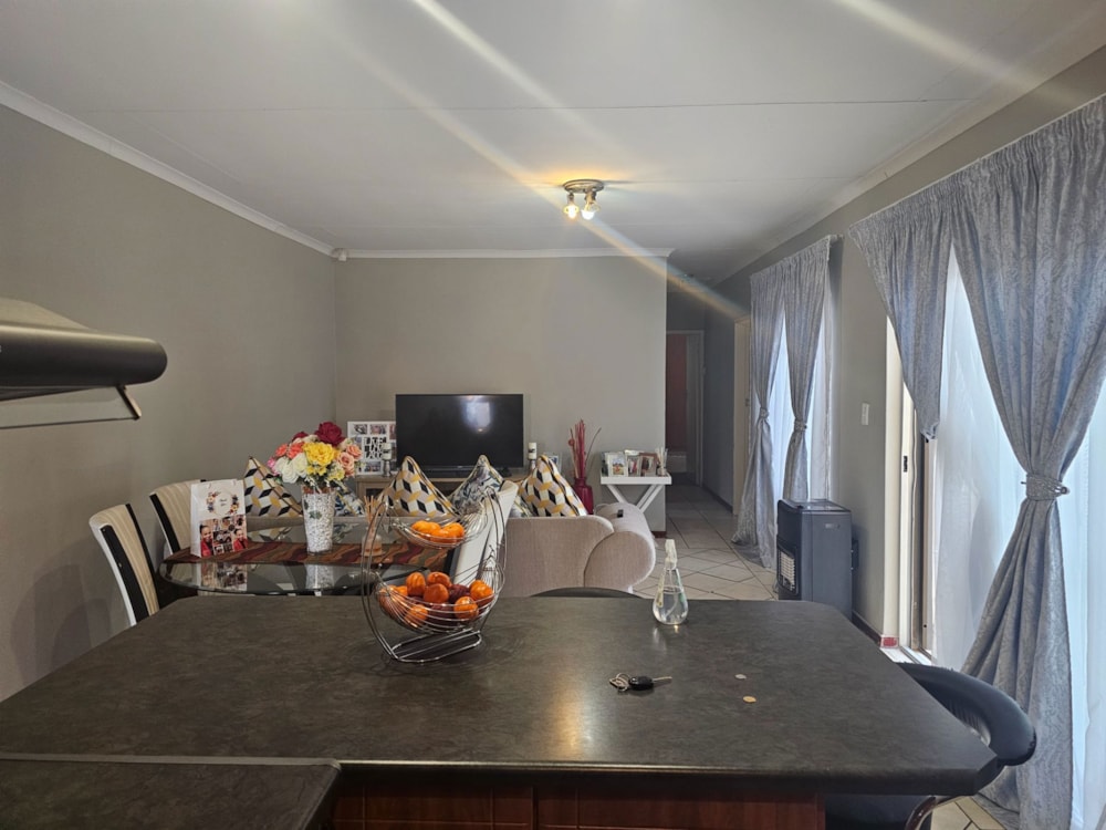 Townhouse for sale in Bendor Park - 1PS1701668 Townhouse for sale in Bendor Park - 1PS1701668