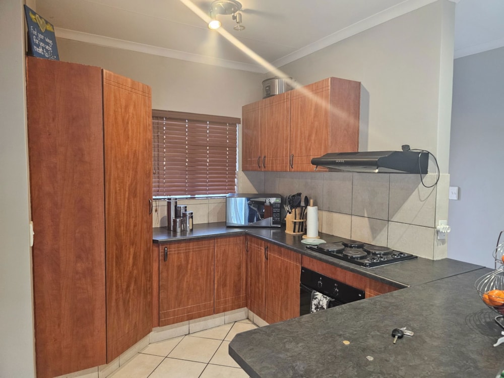 Townhouse for sale in Bendor Park - 1PS1701668 Townhouse for sale in Bendor Park - 1PS1701668