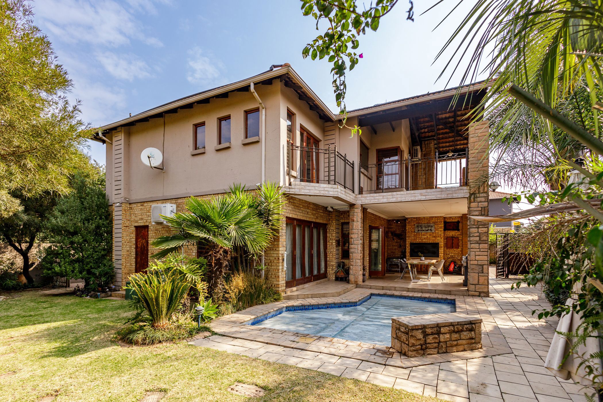 Double-storey cluster sold in Fairleads - EN1667430