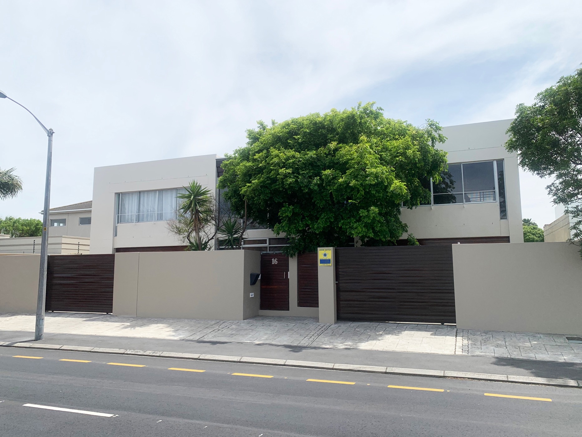 House let in Sunset Beach, Cape Town - 1TV1693642