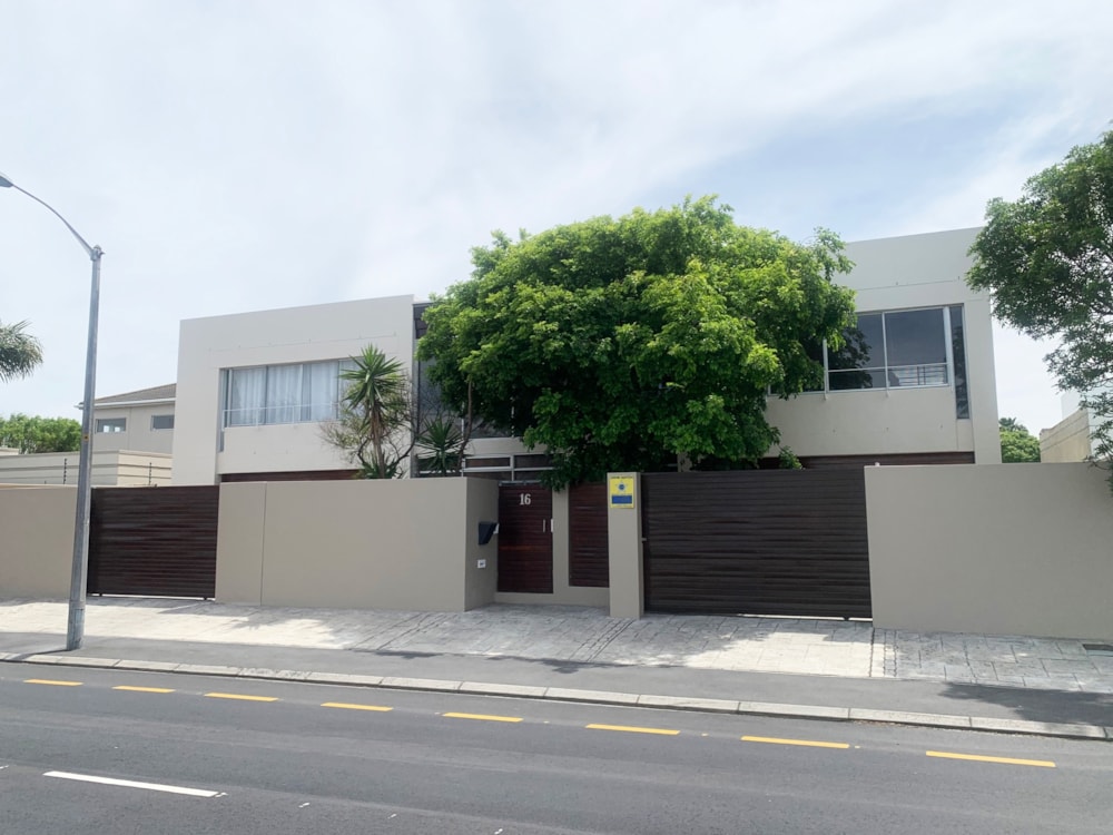 House let in Sunset Beach, Cape Town - 1TV1693642