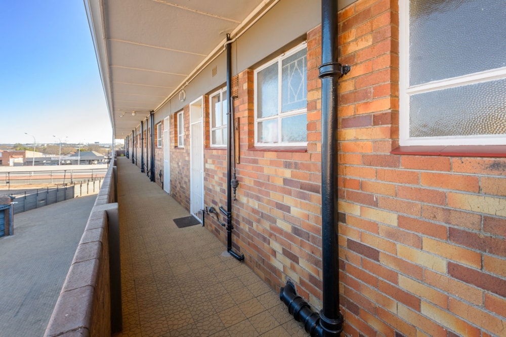 Bachelor apartment sold in Rhodesfield - KTP1670077 Bachelor apartment sold in Rhodesfield - KTP1670077