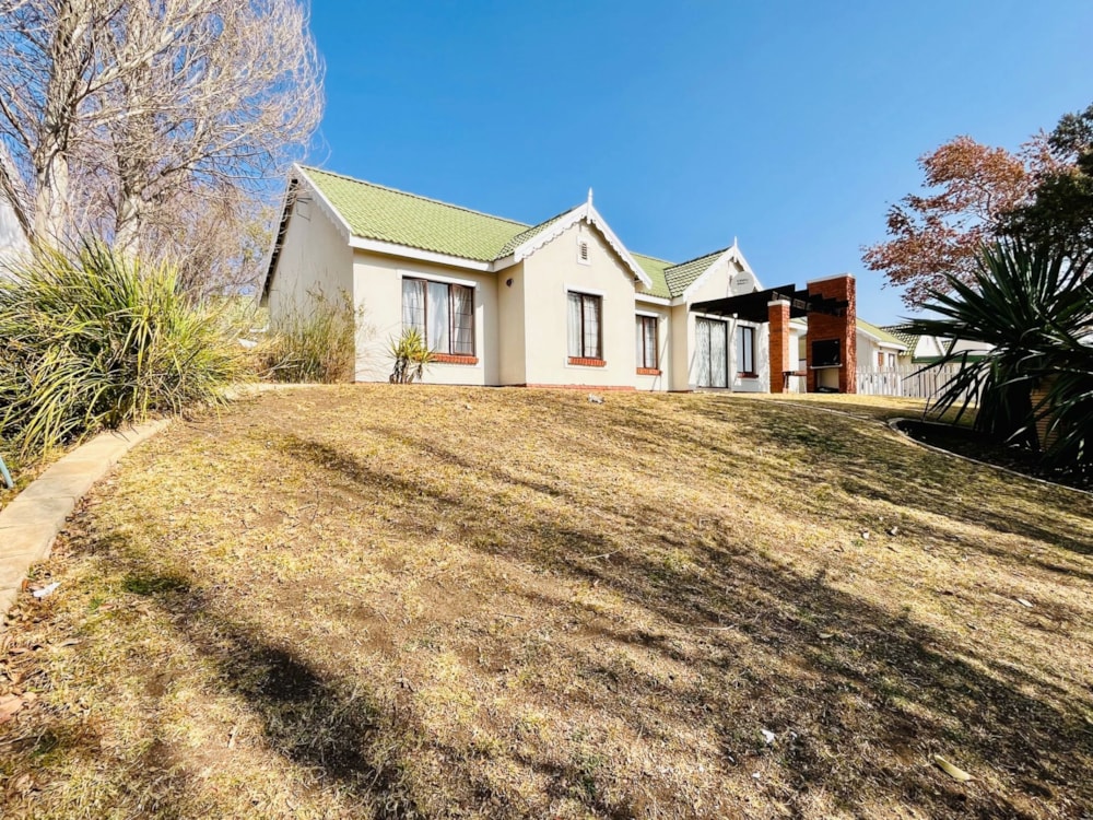 Townhouse for sale in Hillside, Bloemfontein - 1BX1669257 Townhouse for sale in Hillside, Bloemfontein - 1BX1669257