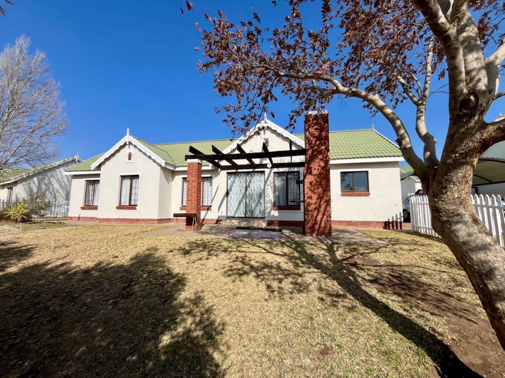 Townhouse for sale in Hillside, Bloemfontein - 1BX1669257 Townhouse for sale in Hillside, Bloemfontein - 1BX1669257