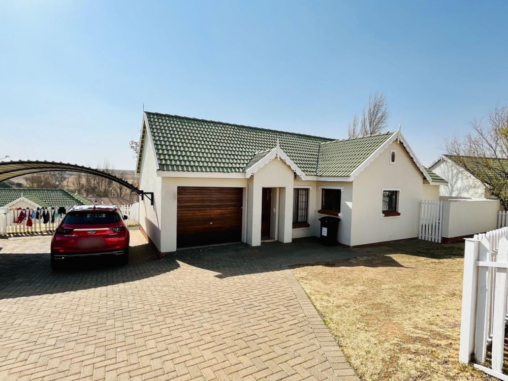 Townhouse for sale in Hillside, Bloemfontein - 1BX1669257