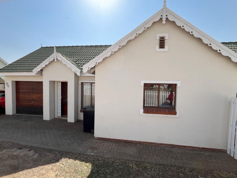 Townhouse for sale in Hillside, Bloemfontein - 1BX1669257