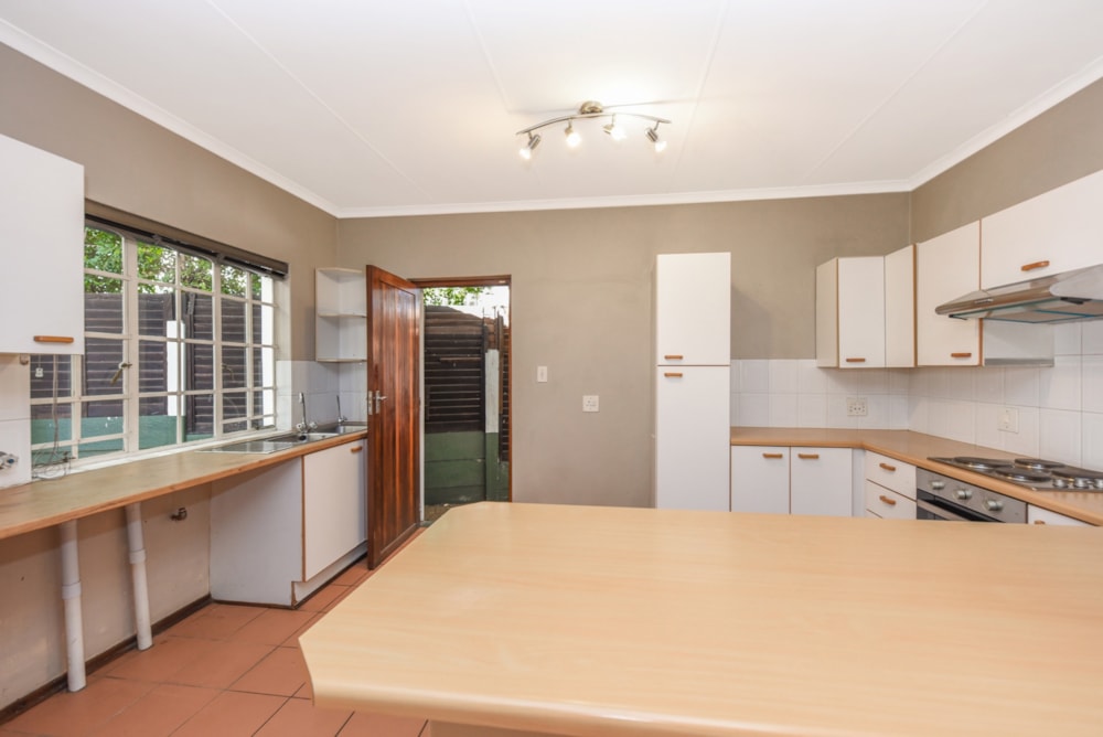 Townhouse sold in Douglasdale - FW1693246 Townhouse sold in Douglasdale - FW1693246