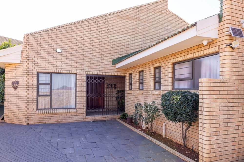 House sold in Hillcrest, Kimberley - 1KJ1587024 House sold in Hillcrest, Kimberley - 1KJ1587024