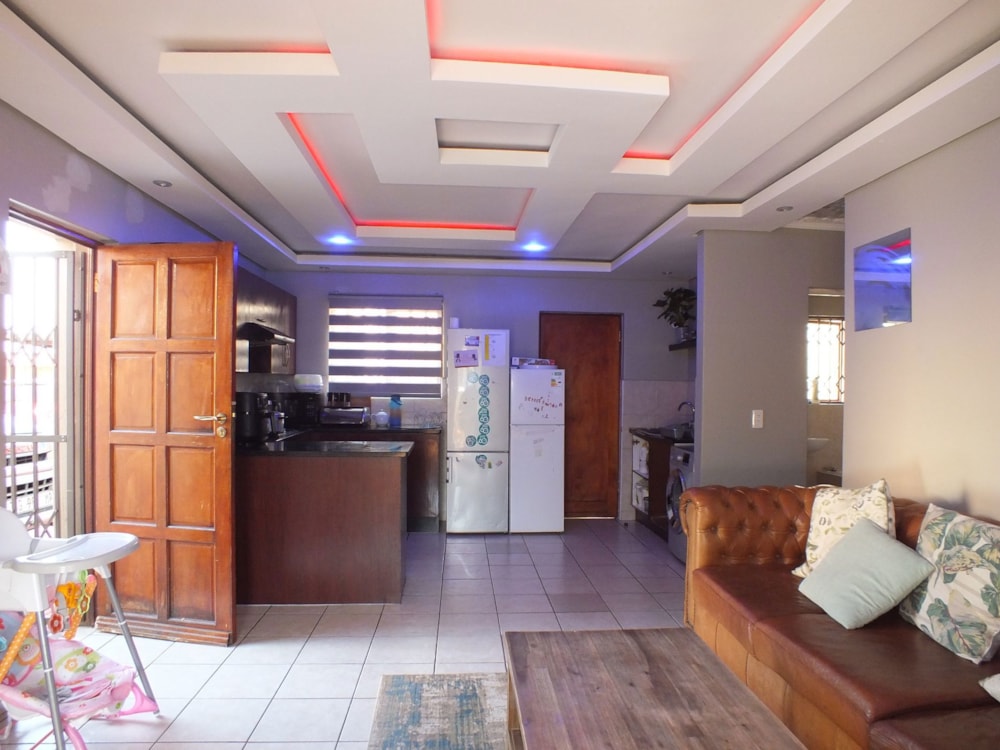 Security estate home let in The Reeds - CNL1668853 Security estate home let in The Reeds - CNL1668853