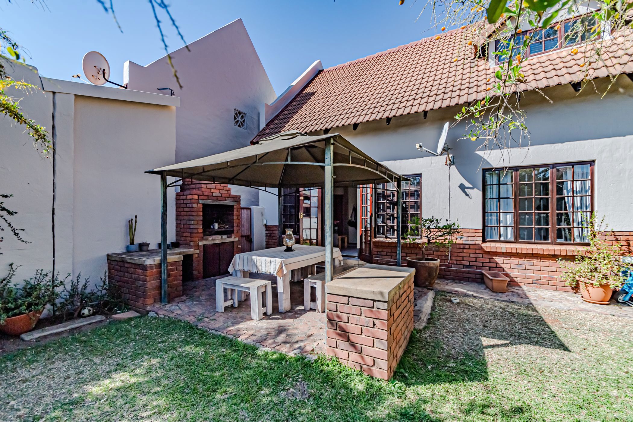 Townhouse sold in Equestria - PT1669766