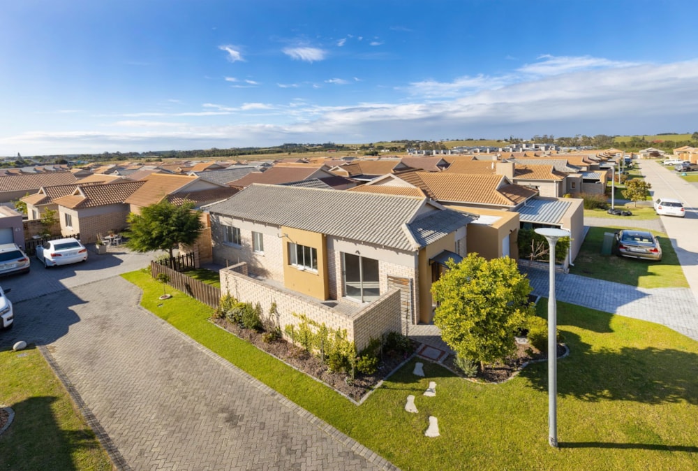 Security estate home let in Mooikloof Country Estate - GEO1671128 Security estate home let in Mooikloof Country Estate - GEO1671128