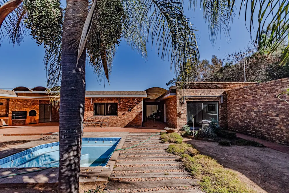 Smallholding for sale in Faerie Glen - PT1660043