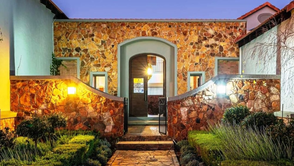 Country hotel for sale in Lydenburg Rural (Mashishing Rural)  - 1LY1661058 Country hotel for sale in Lydenburg Rural (Mashishing Rural)  - 1LY1661058