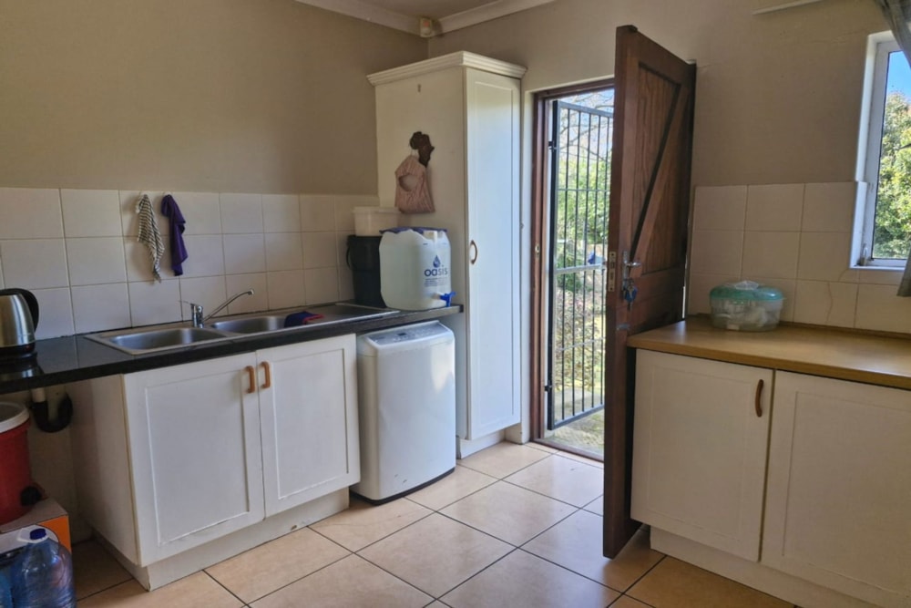 Garden apartment to rent in West Hill, Grahamstown, Makhanda - 1GC1710974 Garden apartment to rent in West Hill, Grahamstown, Makhanda - 1GC1710974