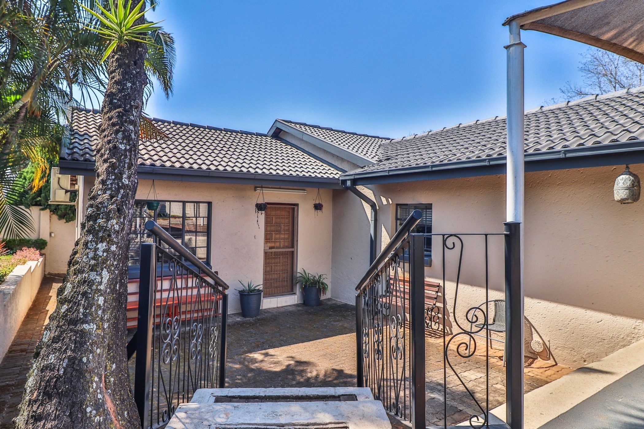 House sold in Kingsview - 1WR1669164