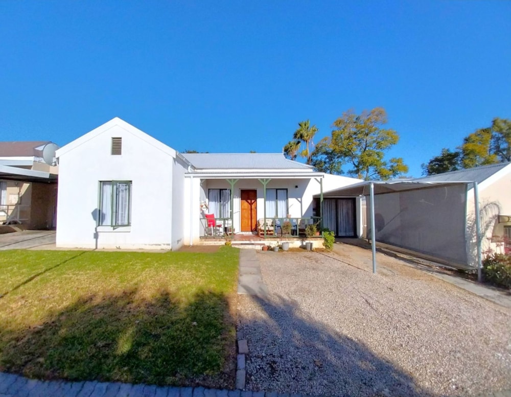 Security complex home sold in Oudtshoorn South - 1OU1669297