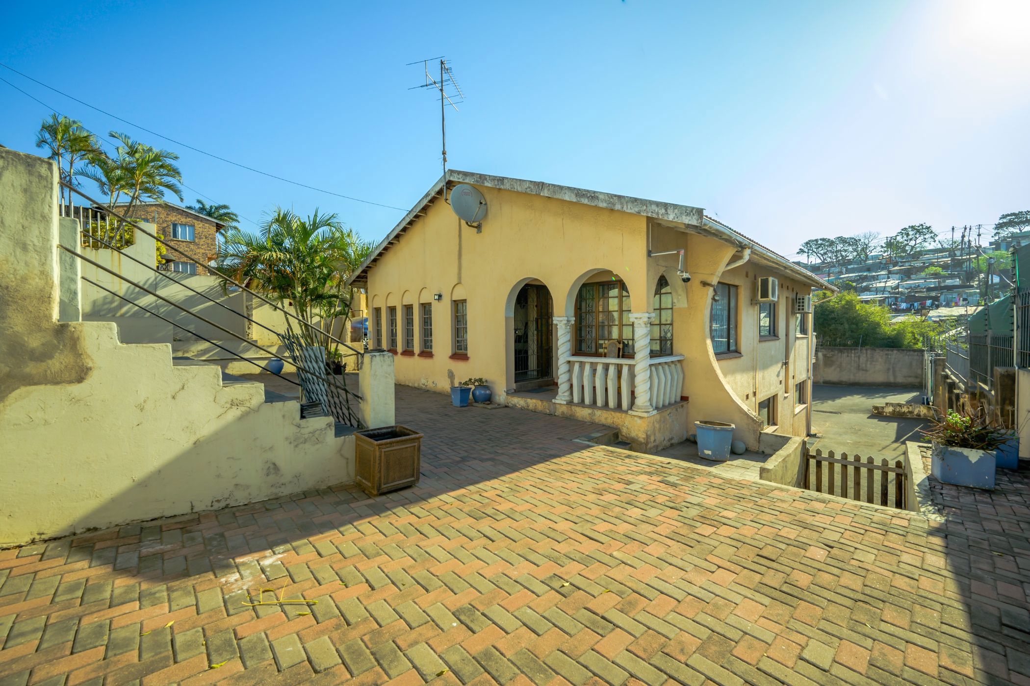 House for sale in Effingham Heights - 1ND1669384