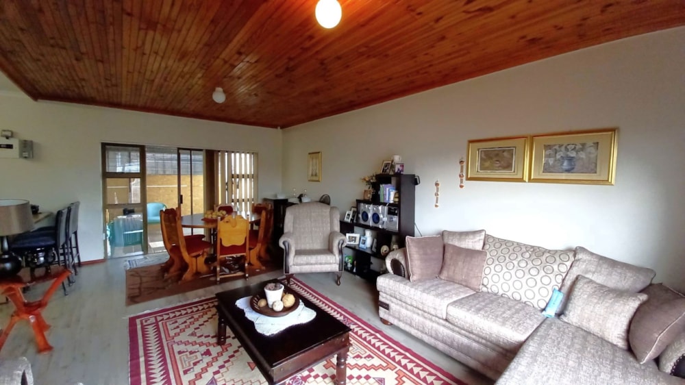 House for sale in Toekomsrus, Oudtshoorn - 1OU1669562