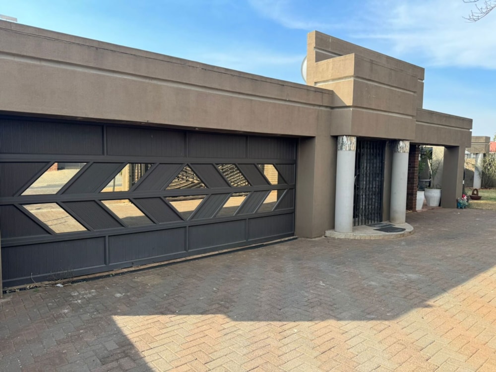 House for sale in Richview - 1NW1670524