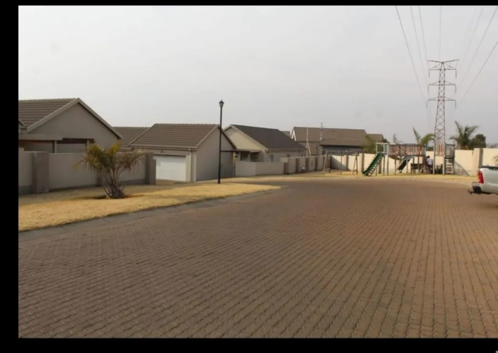 Security complex home let in Die Heuwel - 1WD1743859 Security complex home let in Die Heuwel - 1WD1743859