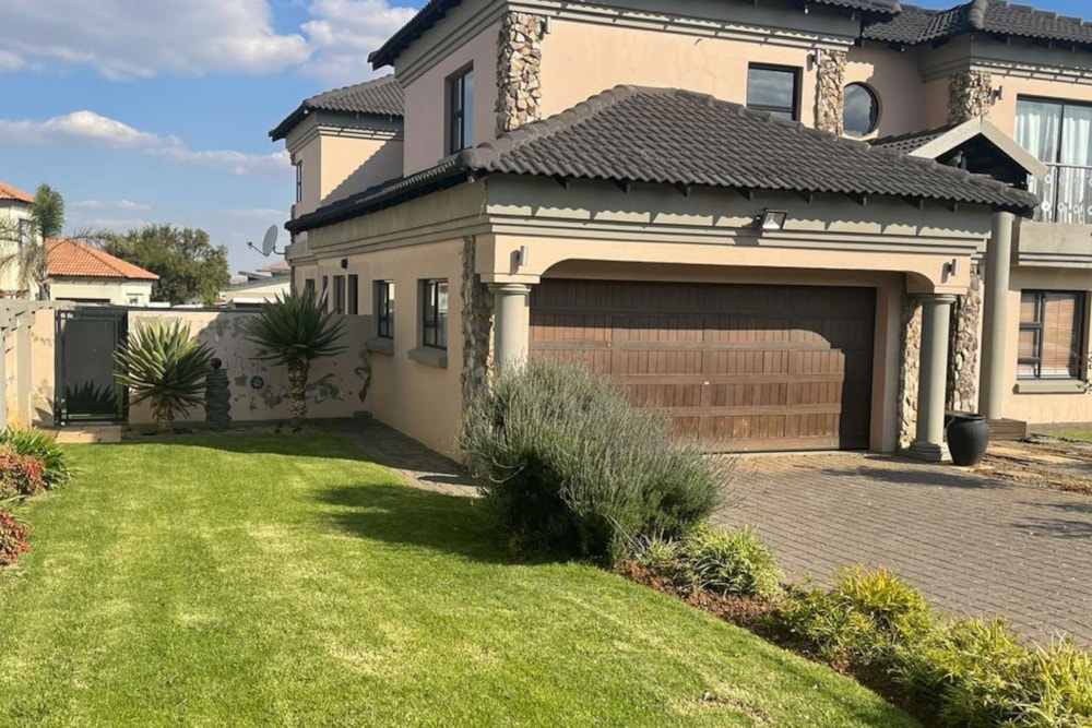 Double-storey house sold in Helderwyk Estate - 1BJ1669908 Double-storey house sold in Helderwyk Estate - 1BJ1669908