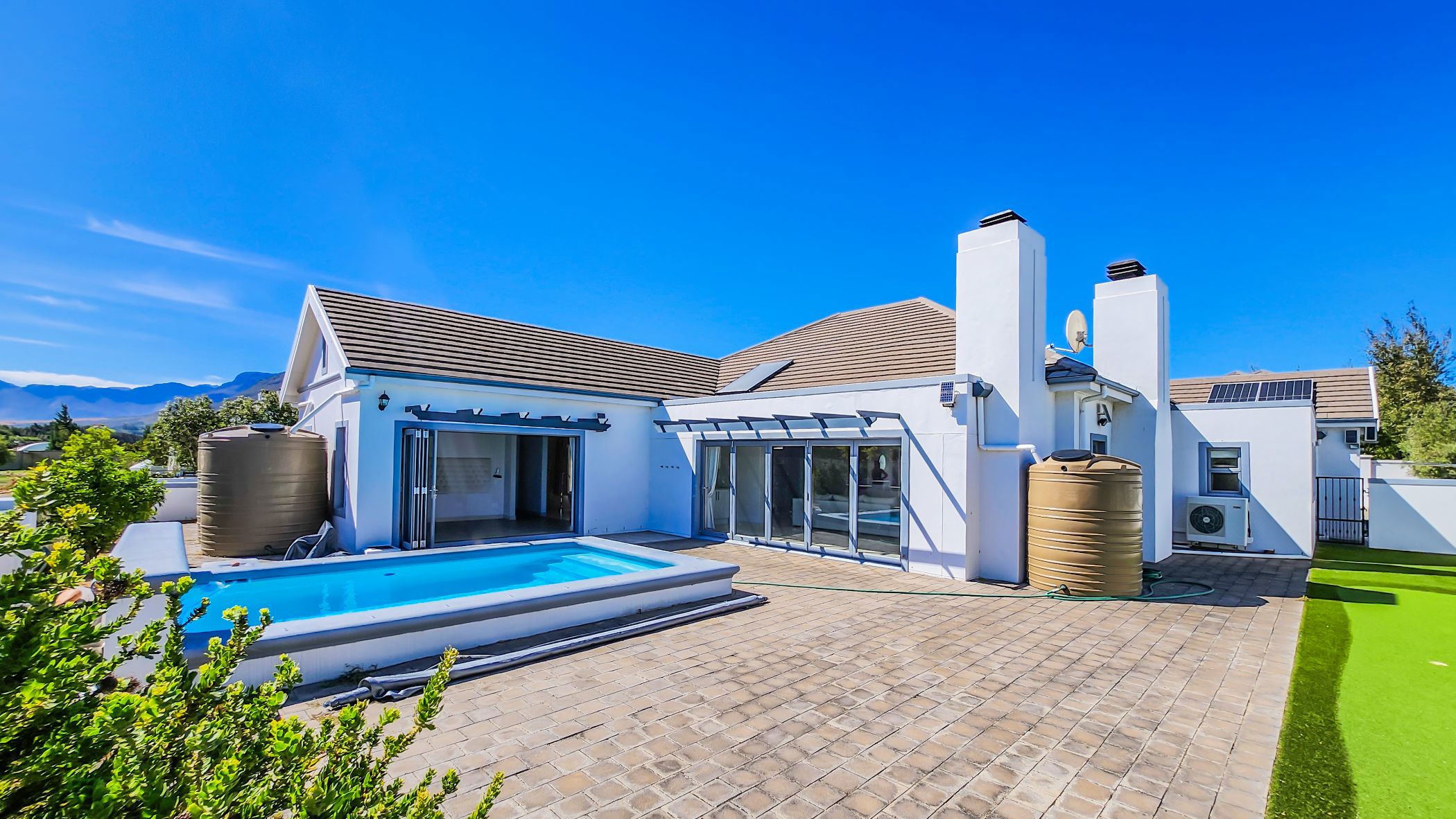 Security estate home to rent in Val de Vie Estate - TKL1734249