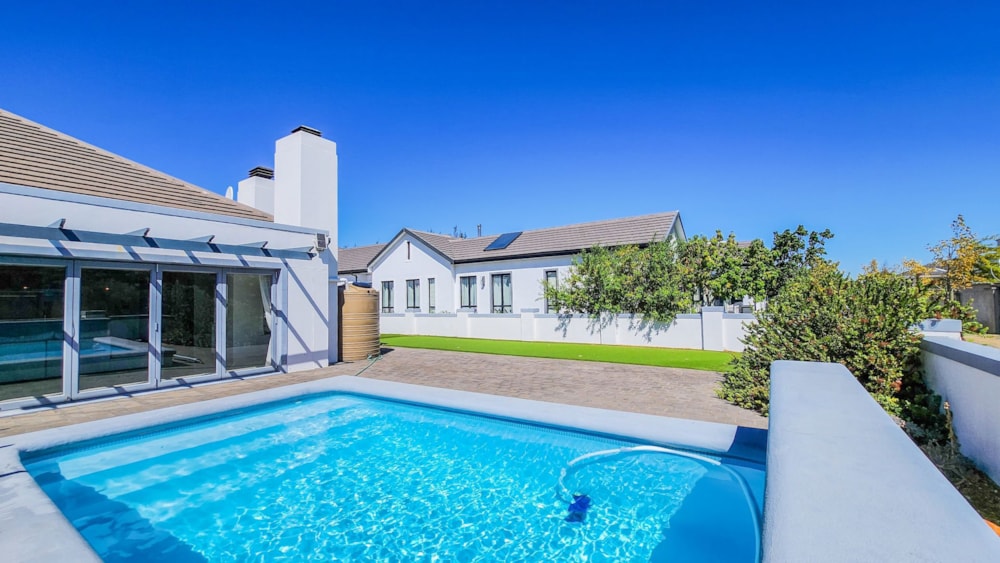 Security estate home to rent in Val de Vie Estate - TKL1734249