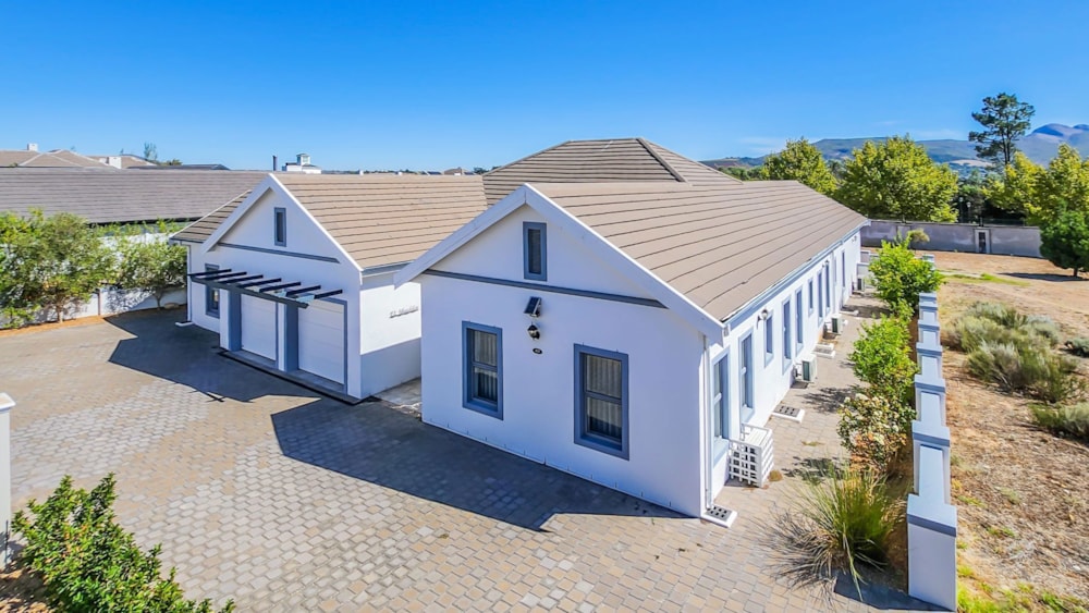 Security estate home to rent in Val de Vie Estate - TKL1734249