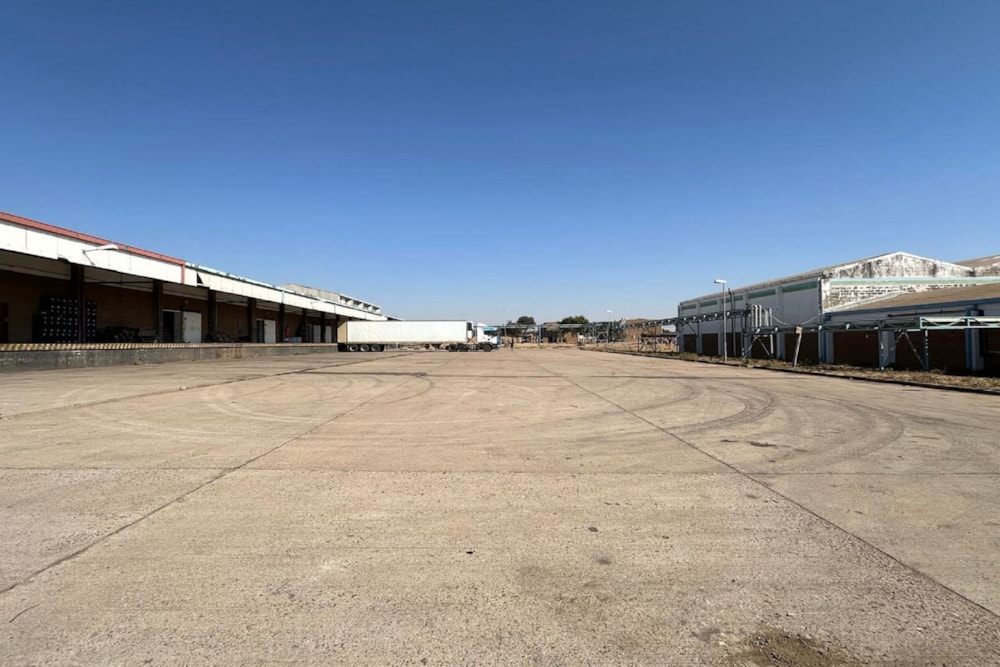 Commercial industrial property for sale in Bulawayo, Zimbabwe - 3ZB1670295