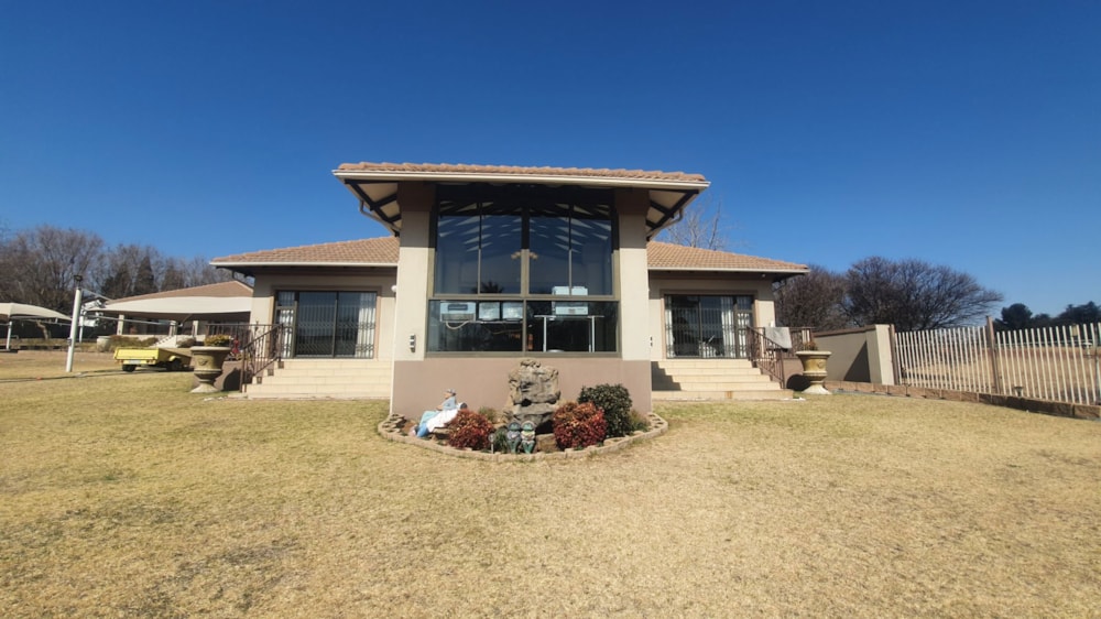 Smallholding for sale in Sasolburg - 1VT1671823