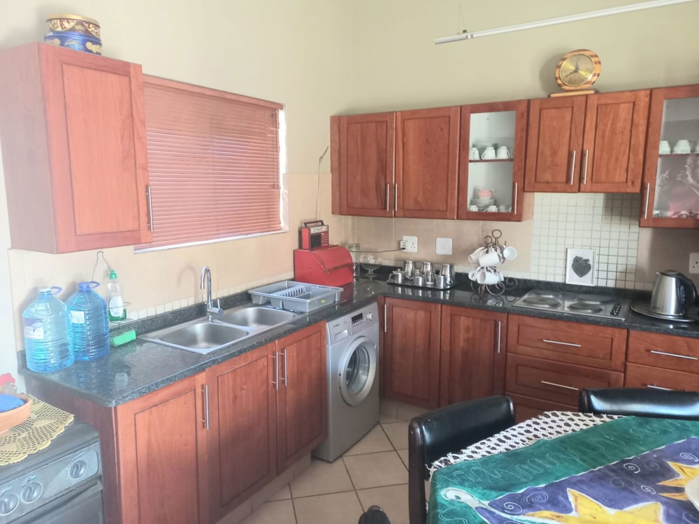 Garden retirement home for sale in Waterval East - 1RU1670472