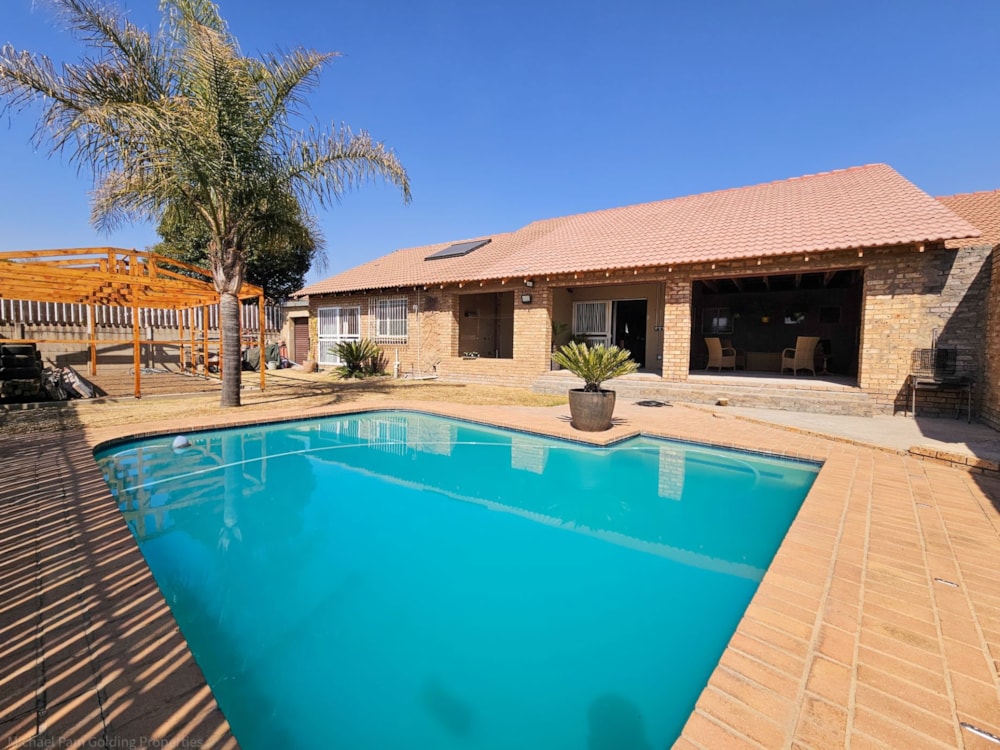 House for sale in Sherwood Gardens - 1BJ1712555 House for sale in Sherwood Gardens - 1BJ1712555