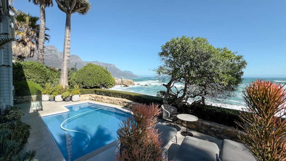 Multi-storey house to rent in Camps Bay - BYL1670670
