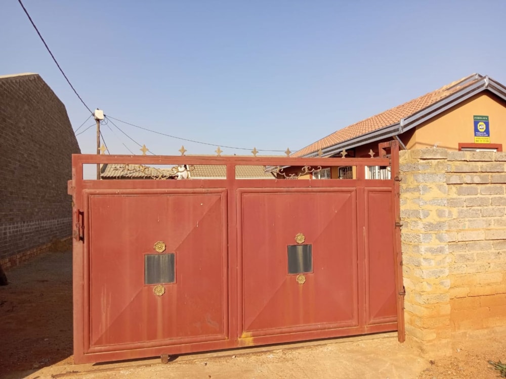 House for sale in Beverley Hills, Evaton - 1VT1671455 House for sale in Beverley Hills, Evaton - 1VT1671455