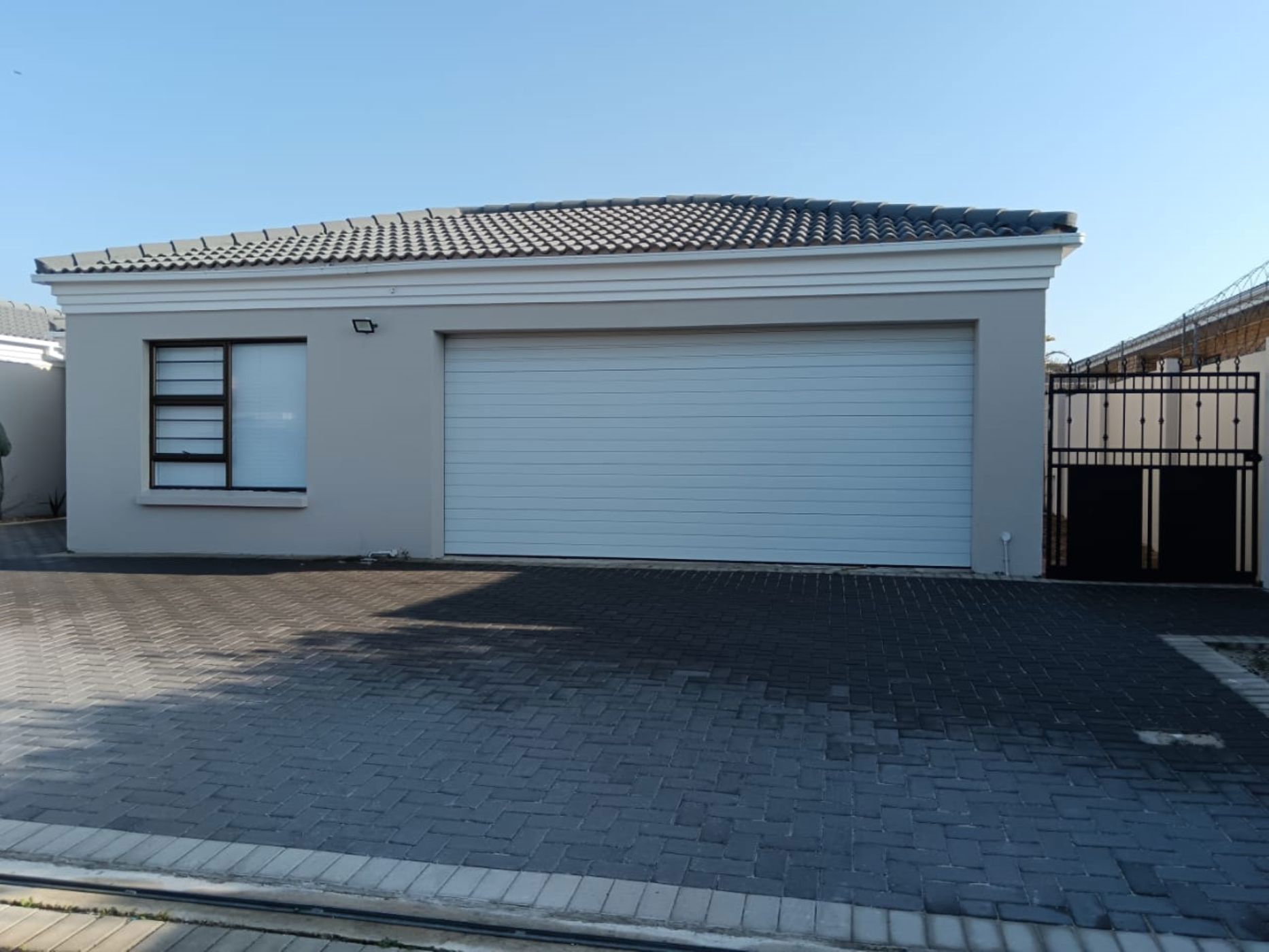 House let in Summerstrand - 1PLZ1671571