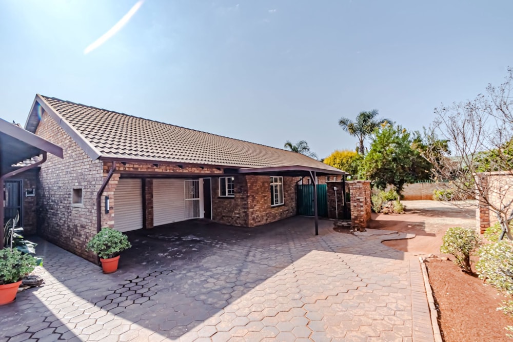 Townhouse sold in Hennopspark - CN1659073 Townhouse sold in Hennopspark - CN1659073