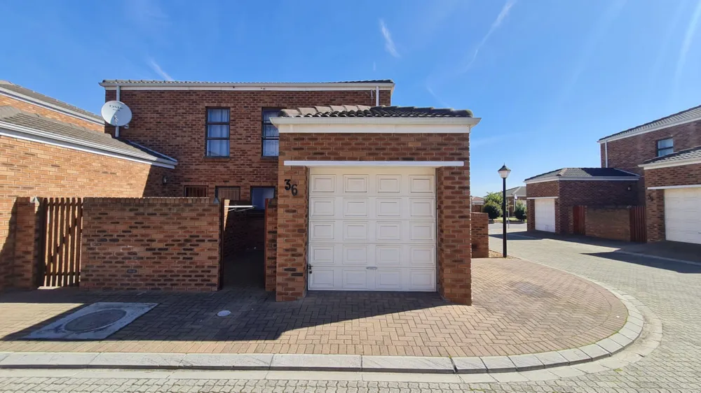 Security complex home for sale in Kuils River - 1KV1755386 Security complex home for sale in Kuils River - 1KV1755386