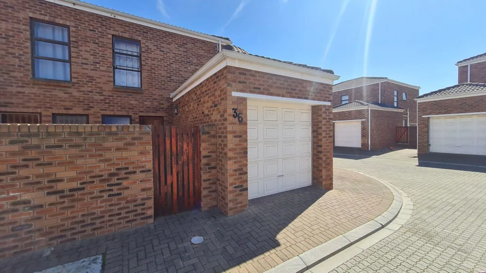 Security complex home for sale in Kuils River - 1KV1755386 Security complex home for sale in Kuils River - 1KV1755386