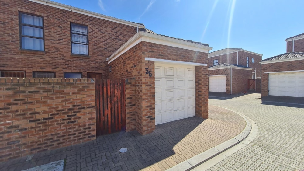 Security complex home sold in Kuils River - 1KV1670807 Security complex home sold in Kuils River - 1KV1670807