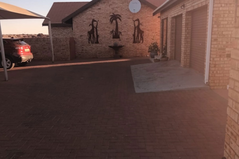 House to rent in Hillcrest, Kimberley - 1KJ1737463