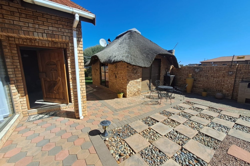 House to rent in Hillcrest, Kimberley - 1KJ1737463