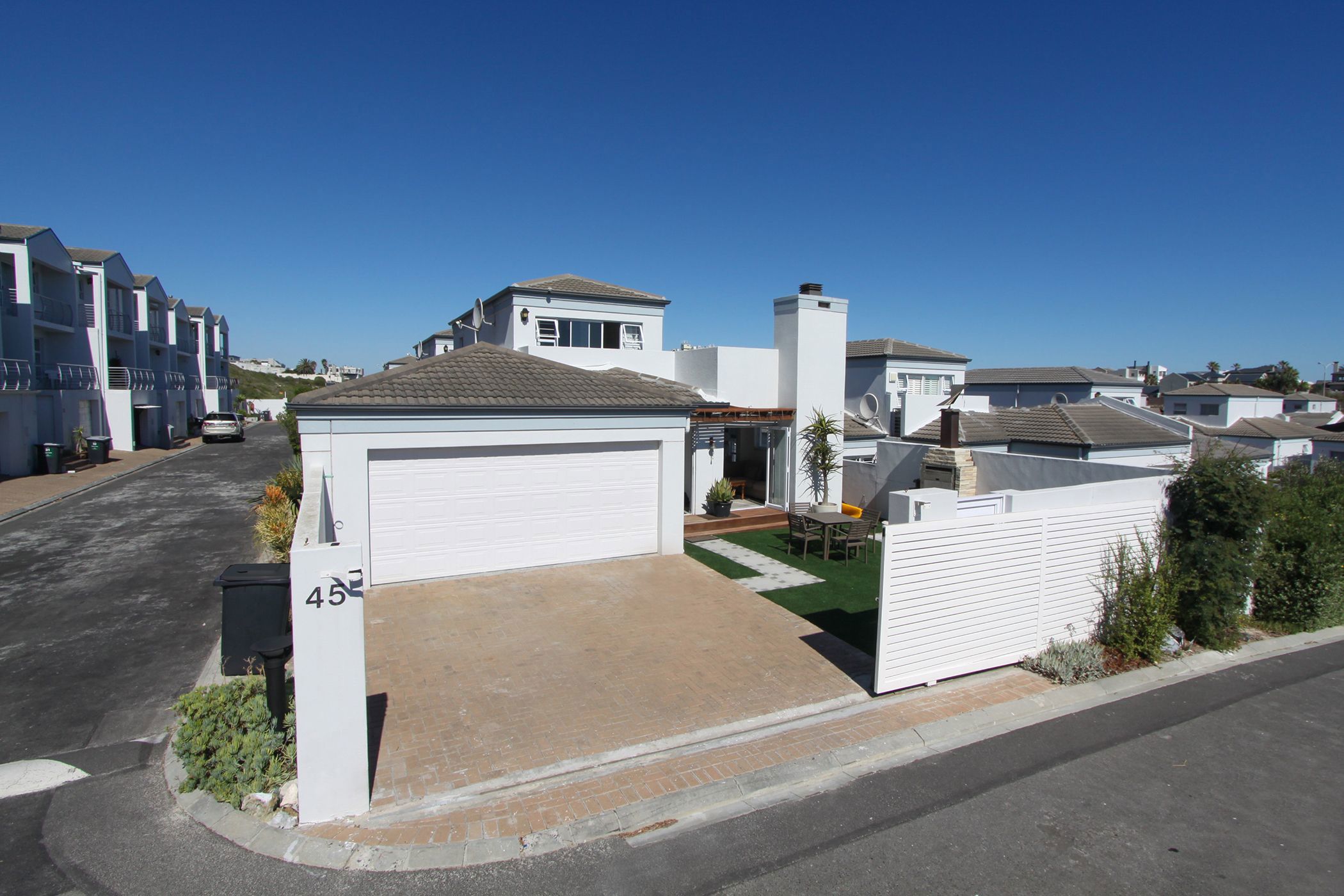 Double-storey house sold in Big Bay - 1TV1710481