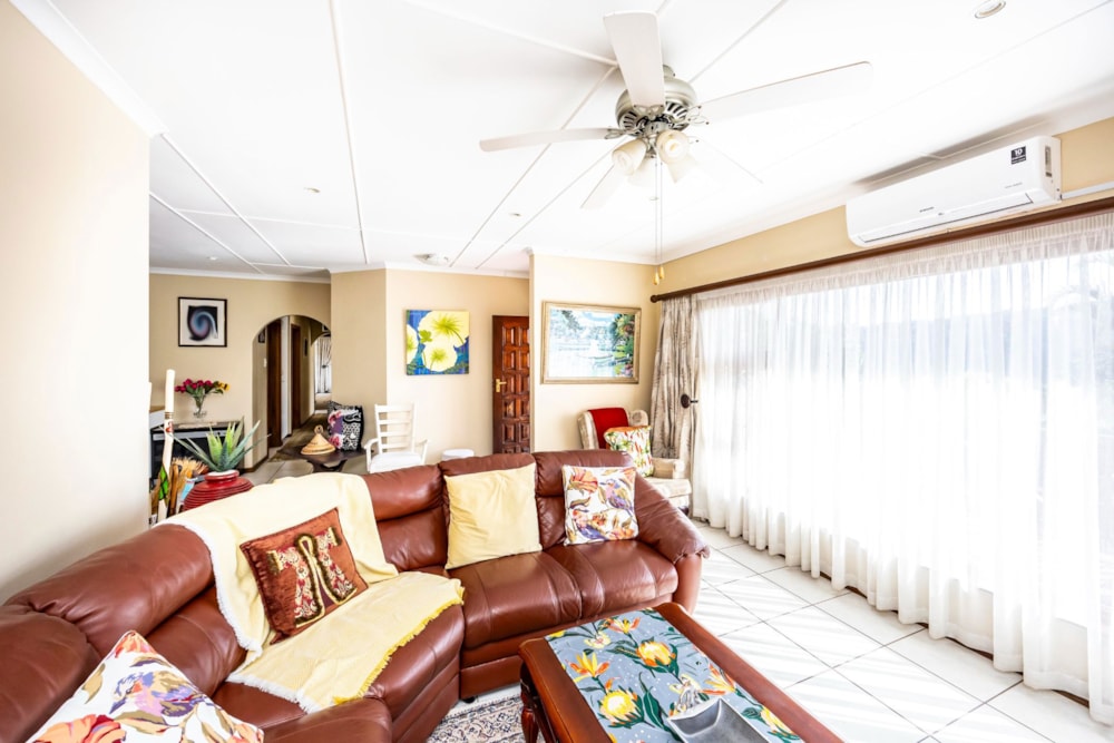 House to rent in Beacon Bay - 1EZ1724418