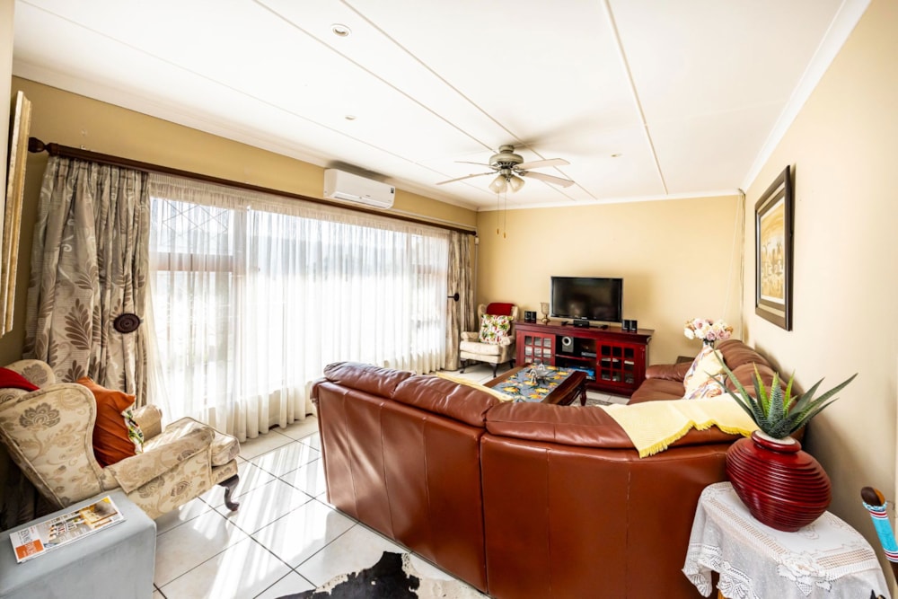 House to rent in Beacon Bay - 1EZ1724418