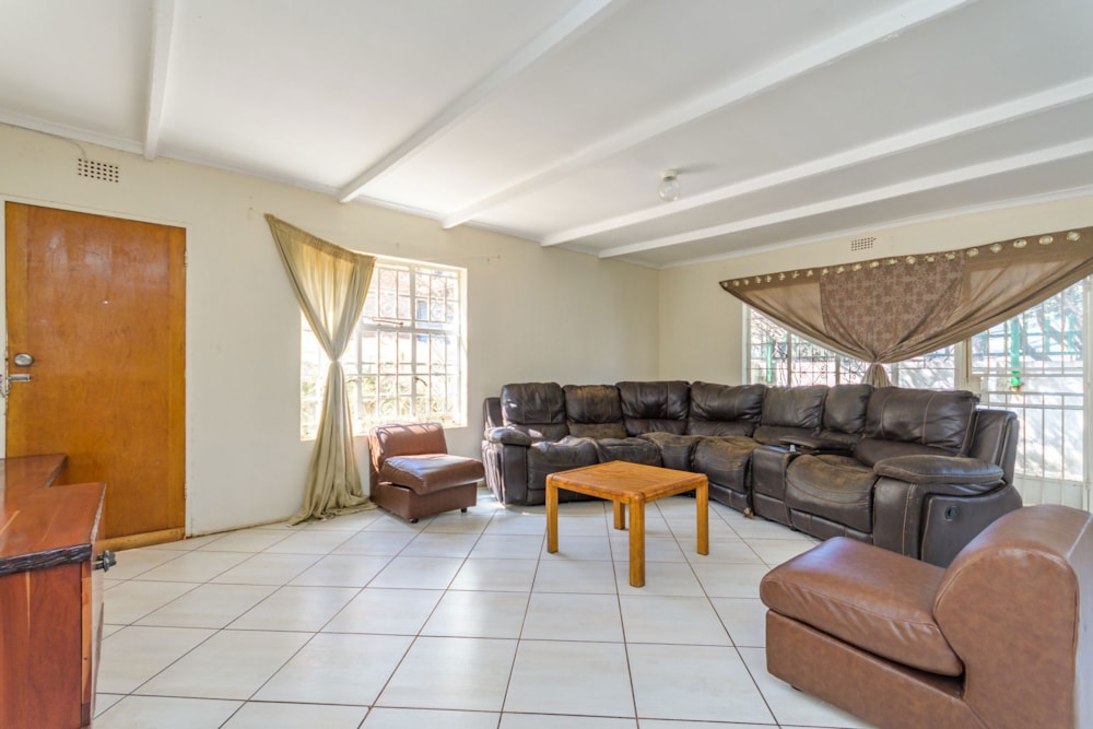 House sold in Westdene, Johannesburg - GRE1670990 House sold in Westdene, Johannesburg - GRE1670990