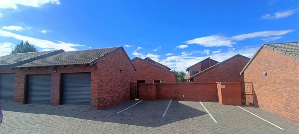 Townhouse to rent in Pentagon Park - 1BX1726069